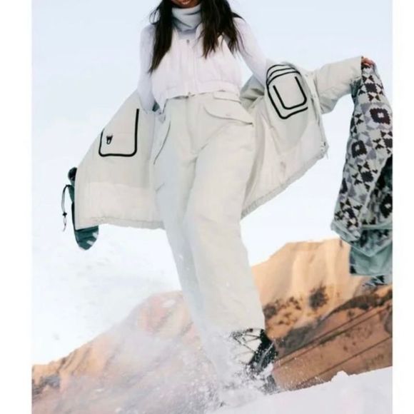NWT Free People Around The Block Bib
Salt Spray Combo ski pants size L
MSRP $398 - Picture 4 of 15
